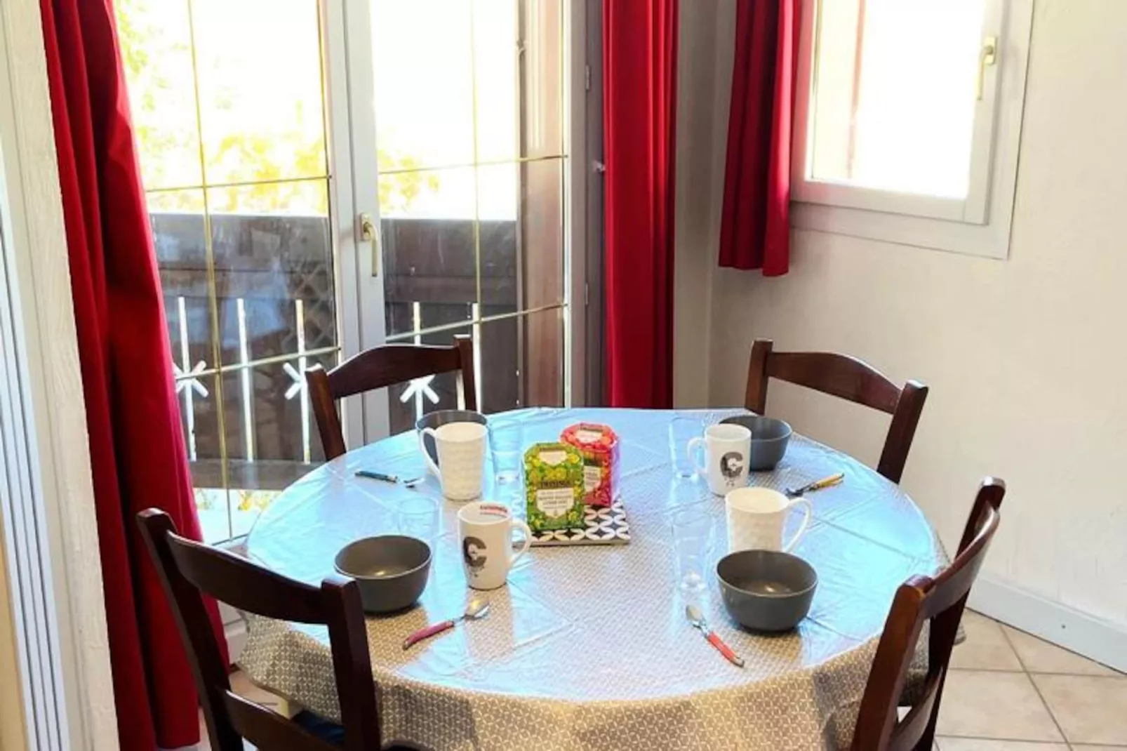 Chalet D'or B-Image-tags.