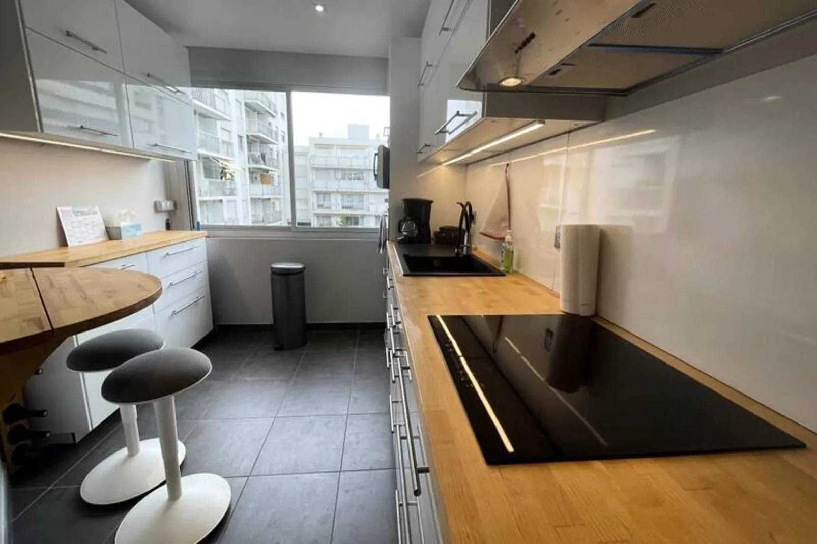 Superbe Appartement Avec Balcon, Garage, 3ch, &agrave; 5min De La Plage-Keuken