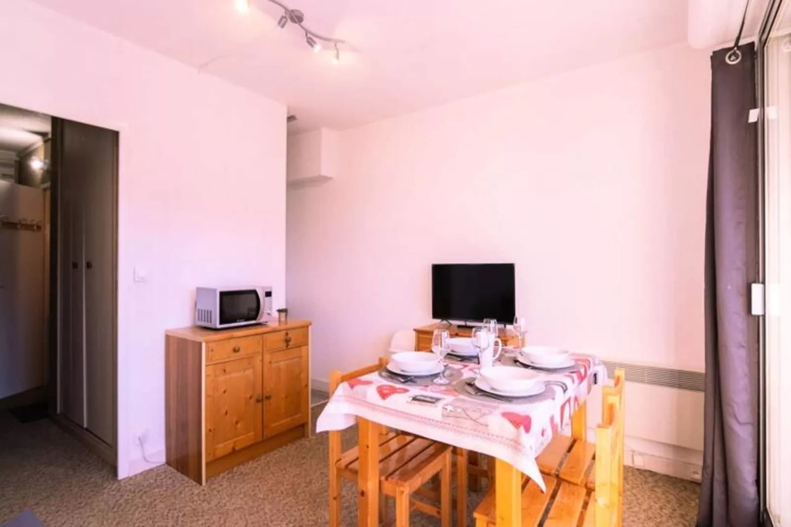 Résidence Sol Y Neou A - Eetkamer