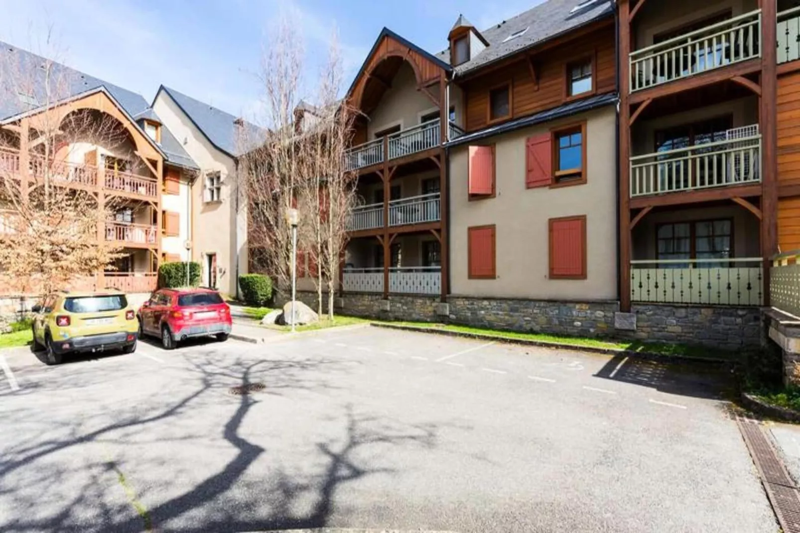 Résidence Cami Real-Buitenkant zomer