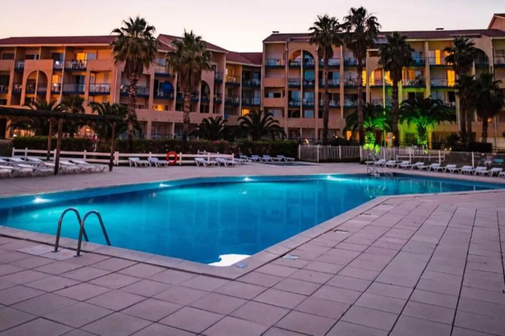 Résidence Mer & Golf Port Argelès***-Buitenkant zomer