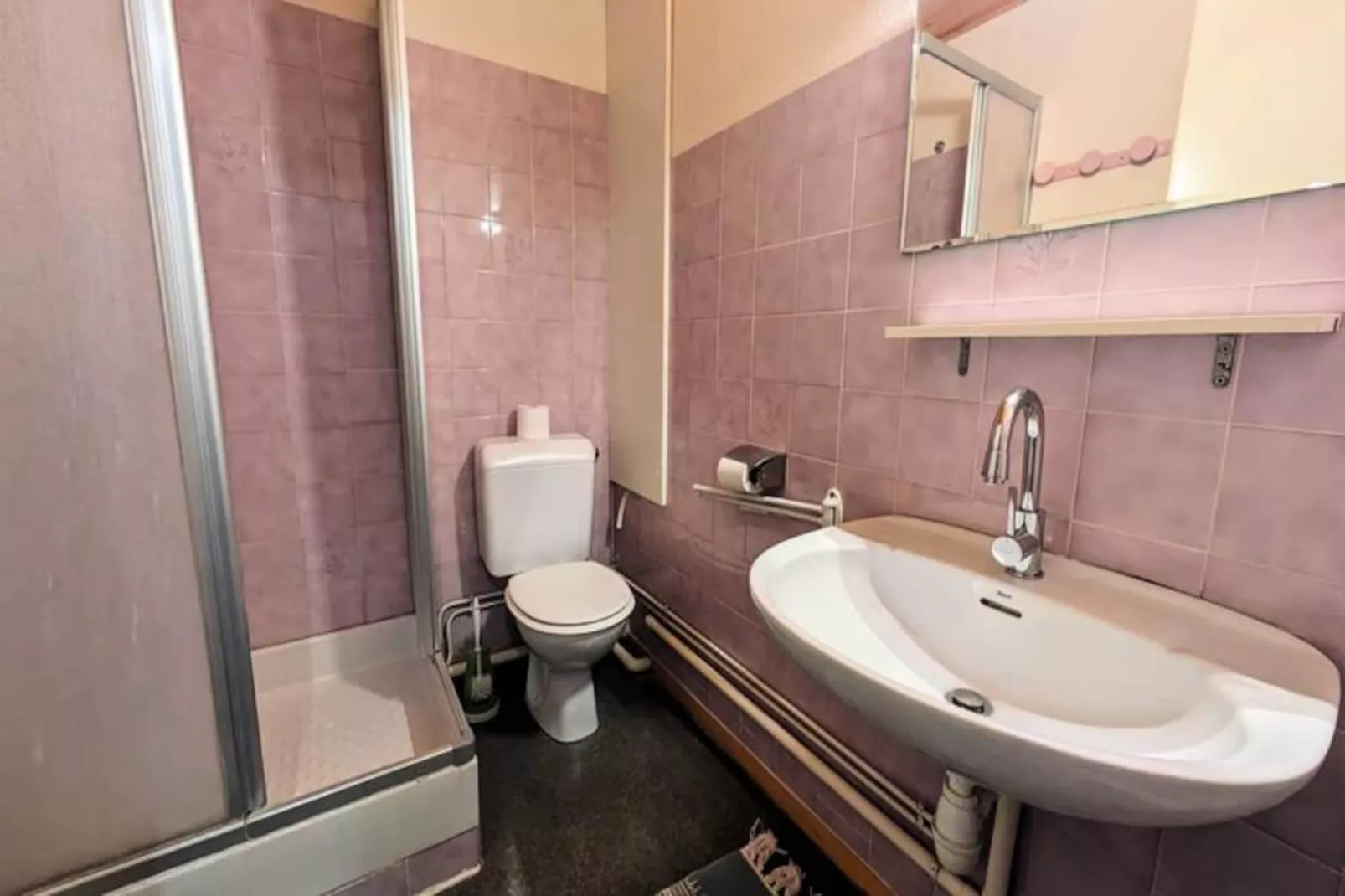 Au Centre De La Station, 6 Personnes-Image-tags.