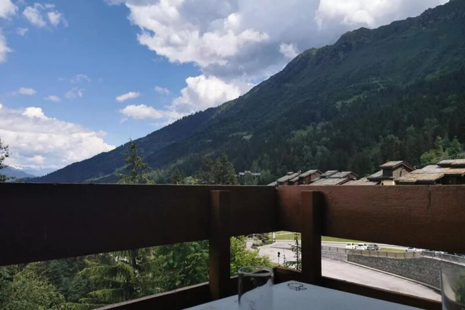 Résidence Roche Combe-Uitzicht zomer