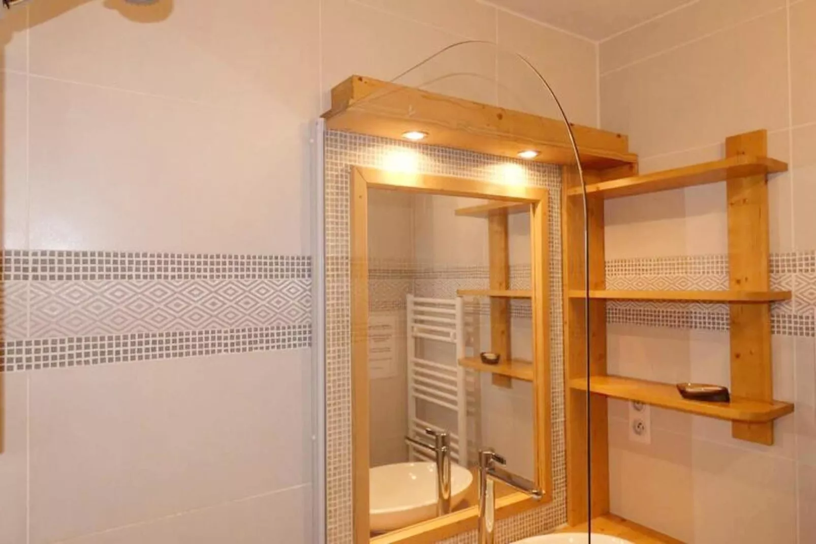 Résidence Lauziere Dessous-Badkamer