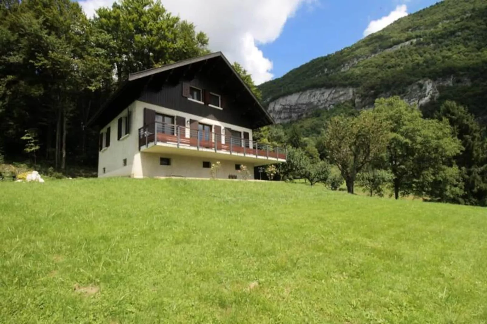 Confortable Chalet - Vue Sur Le Lac D&rsquo;aiguebelette-Image-tags.