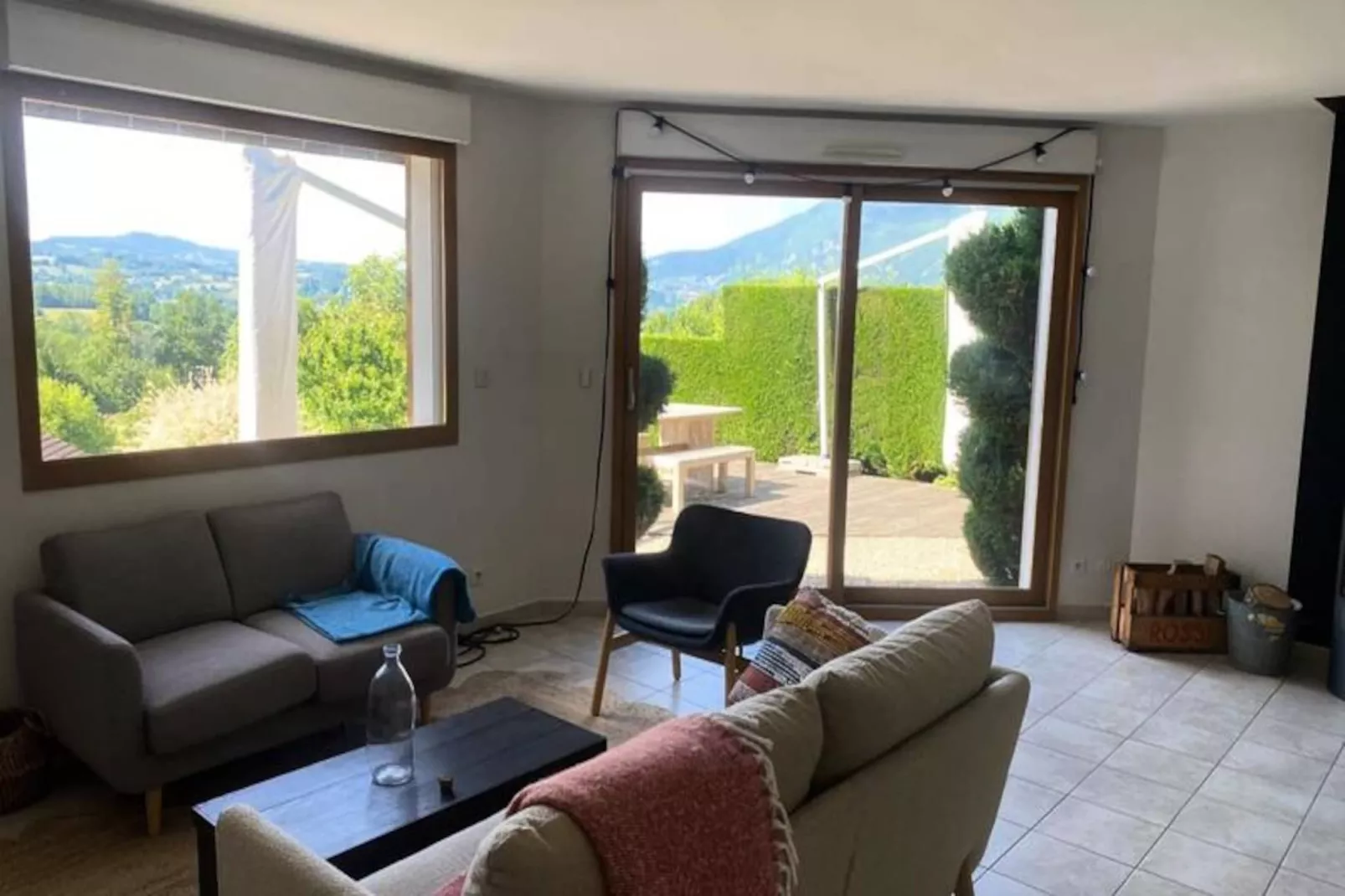 Belle Villa Avec Piscine Jacuzzi Et Vue Lac-Image-tags.