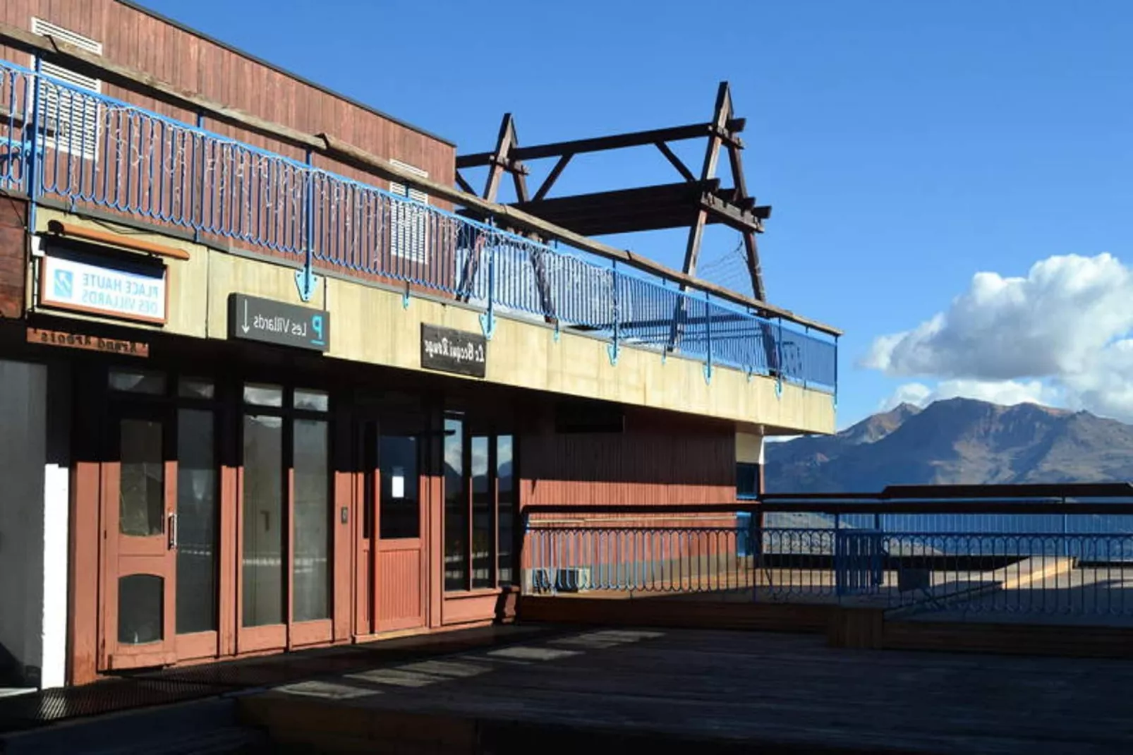 Résidence Bequi-rouge - Buitenkant zomer