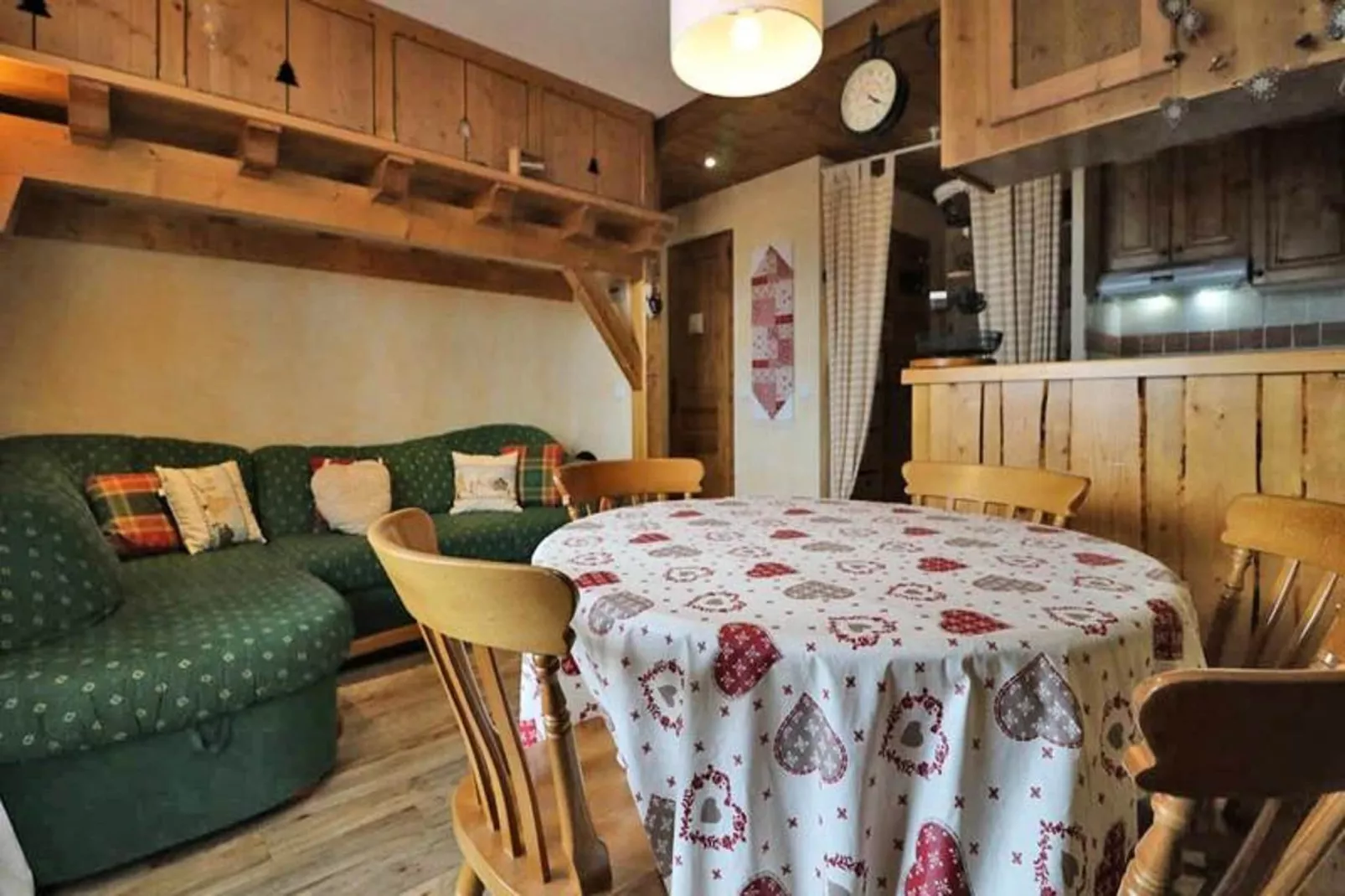 Les Chalets Du Valai-Eetkamer