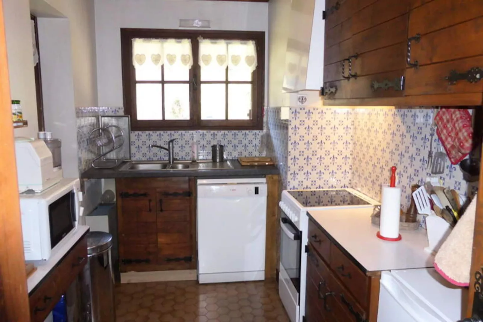 Chalet Santa Claus-Image-tags.