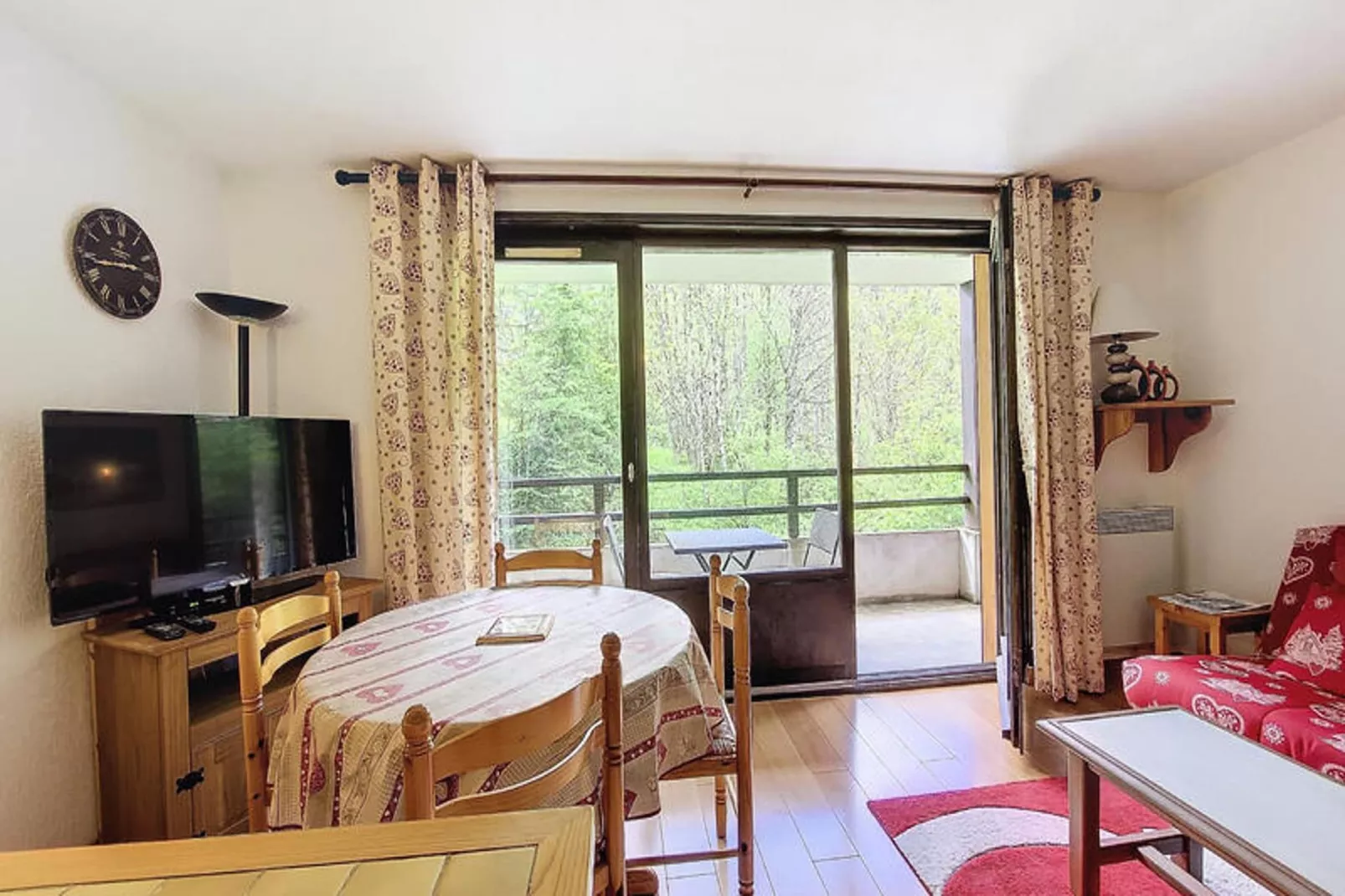 Studio à Saint Jean d'Aulps-Eetkamer