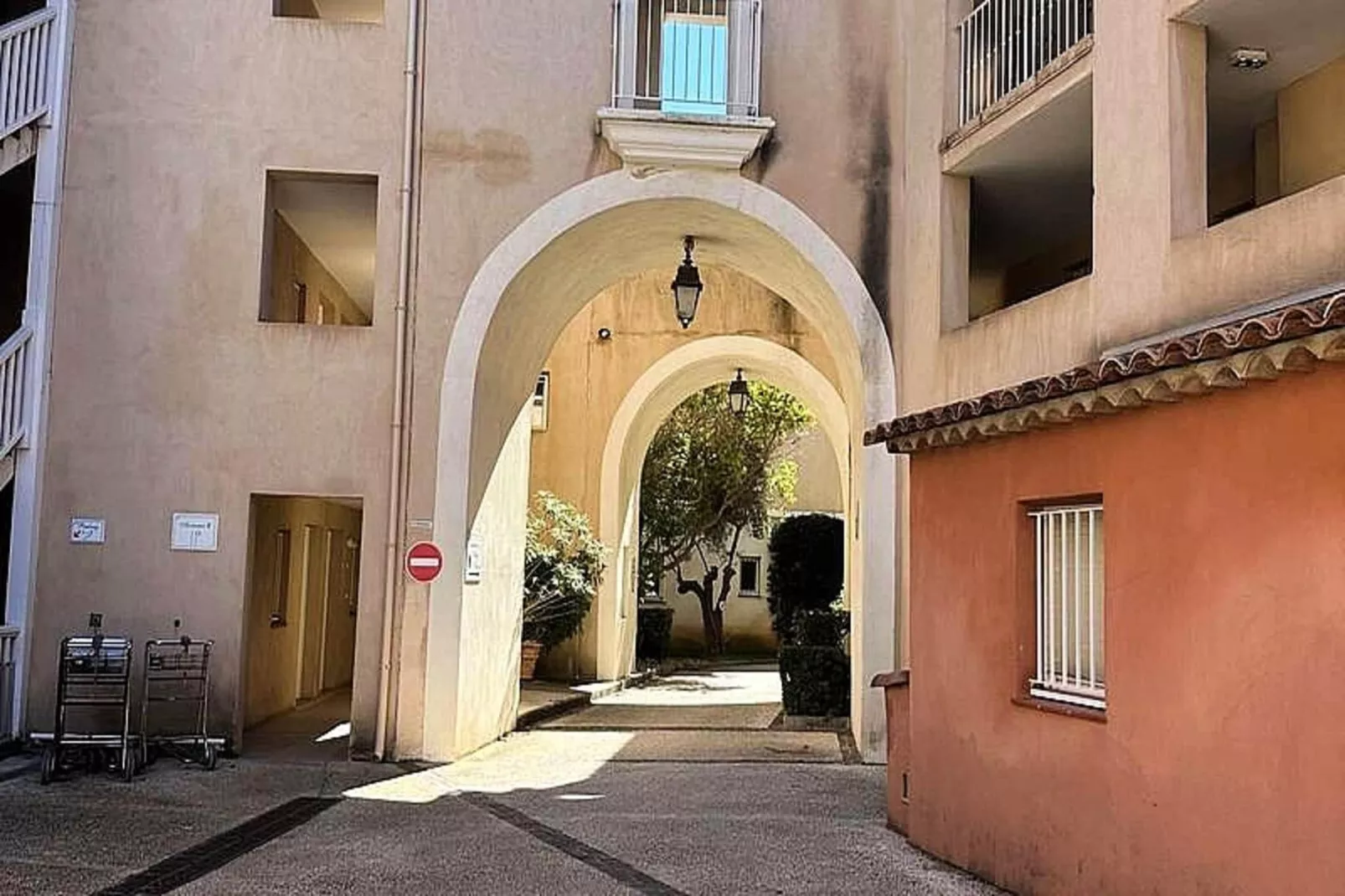 Résidence Rivages-Buitenkant zomer