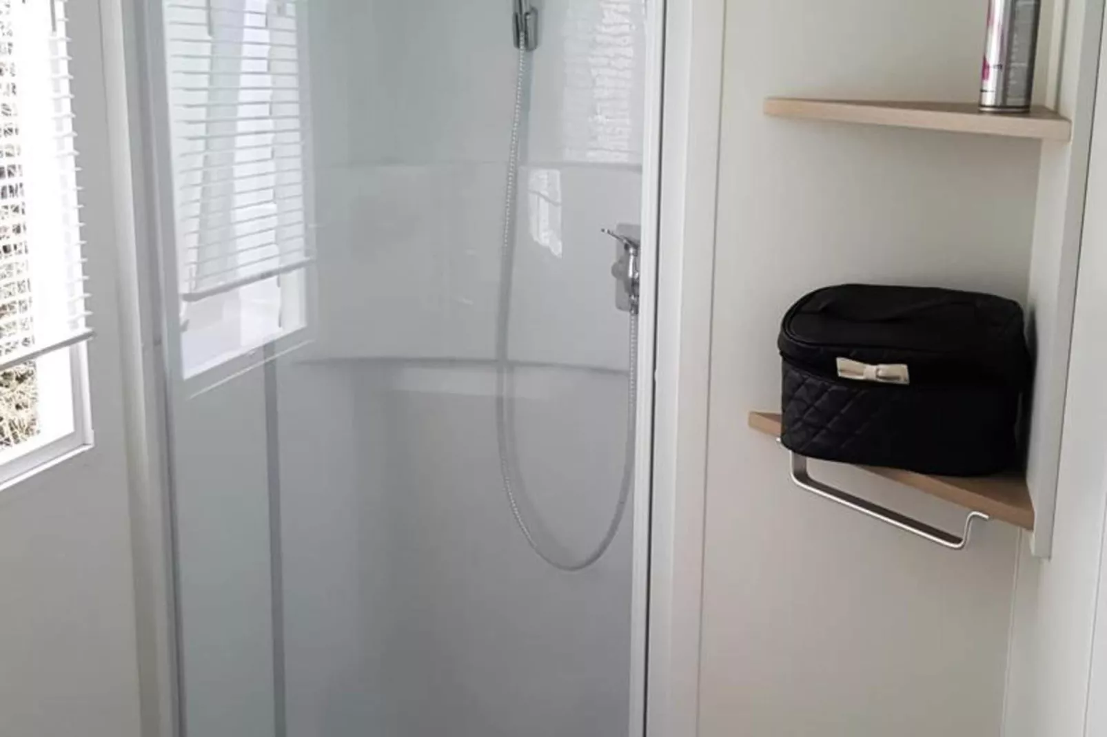 Mobil-home 6 pers. avec accès piscine et complexe aquatique-Buitenkant zomer