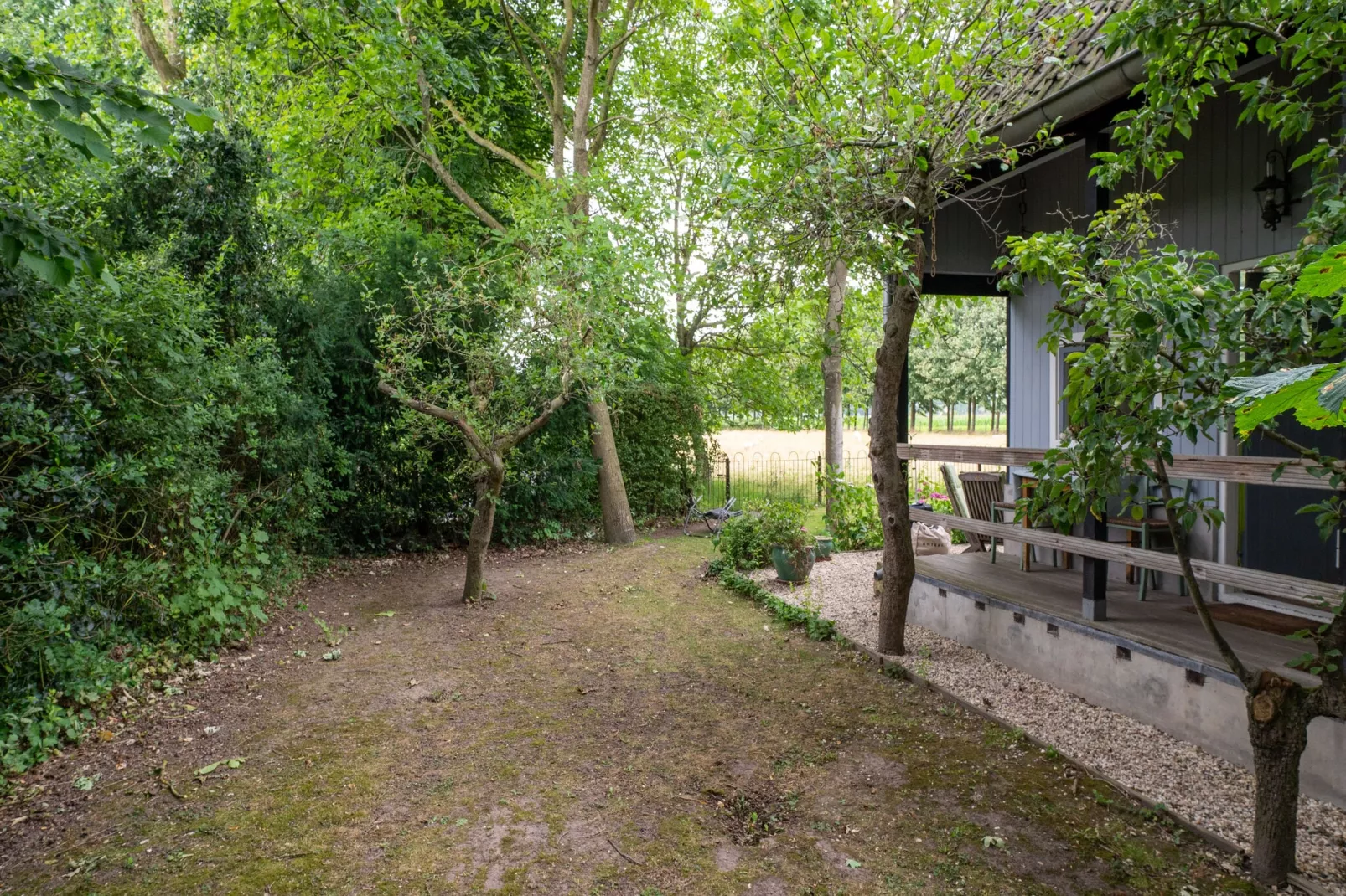 Koetshuis 't Geyn-Landgoed Noordenhoek-Tuinen zomer