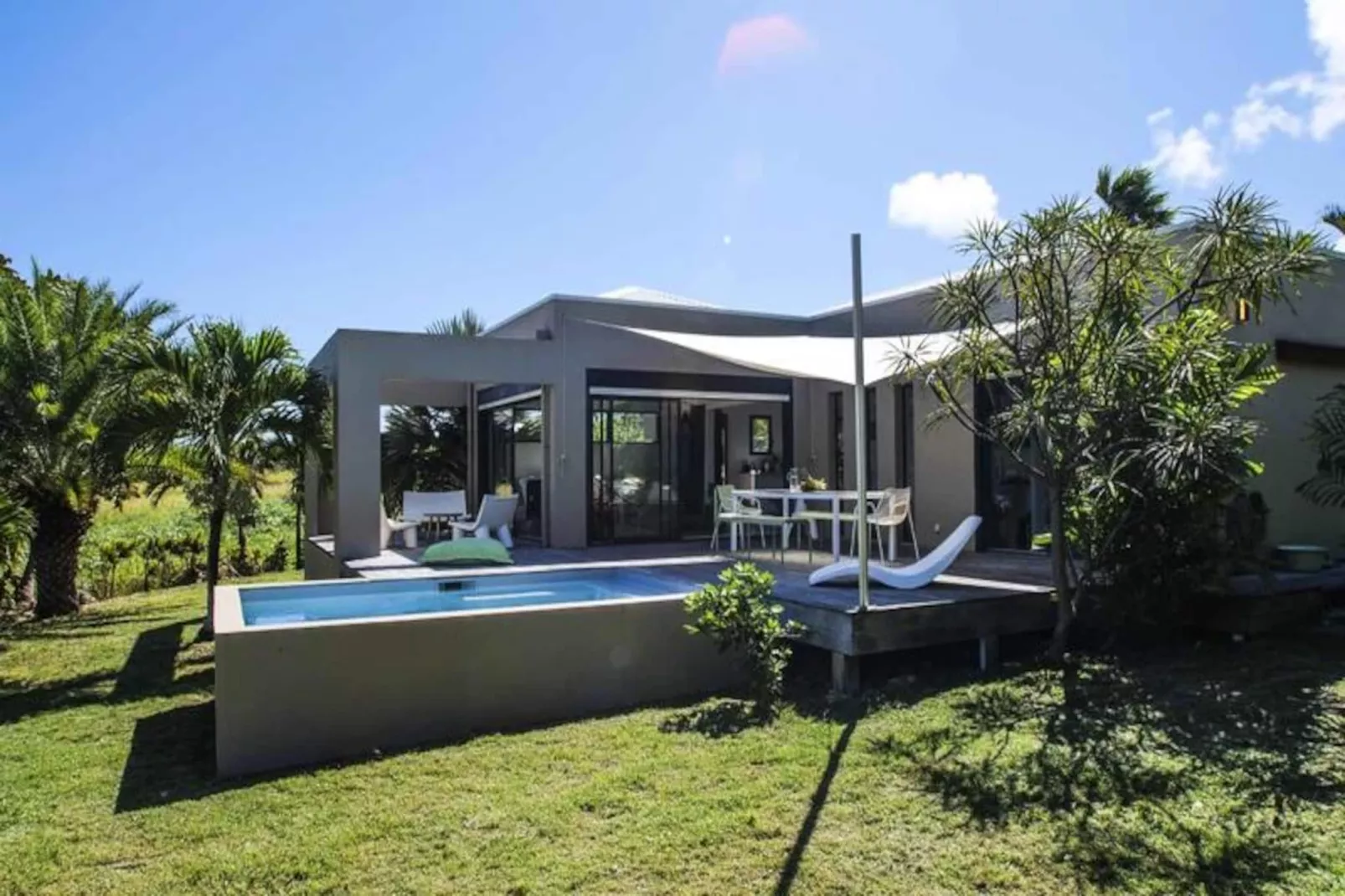 Villa Tiki-Image-tags.