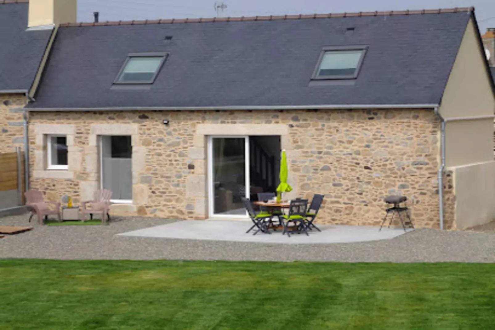 Résidence Maitre De Port-Buitenkant zomer