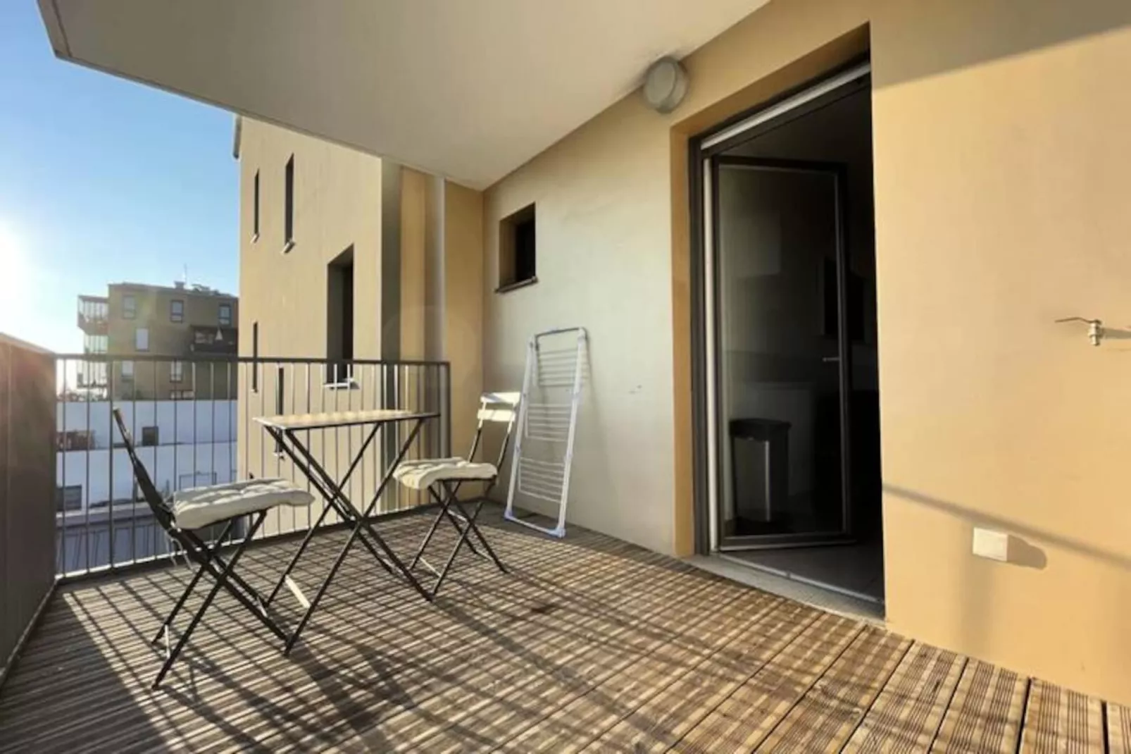 Studio Harmonieusement Am&eacute;nag&eacute; Avec Parking Et Terrasse Vers La Cit&eacute; Du Vin-Image-tags.