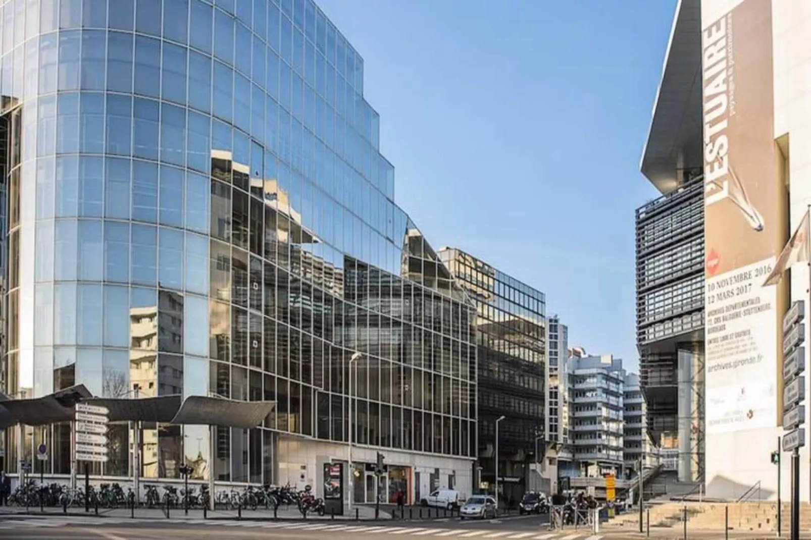 Bel Appartement Parfaitement R&eacute;nov&eacute; Pour 2, Face &agrave; La Gare Saint-jean-Gebieden zomer 1km