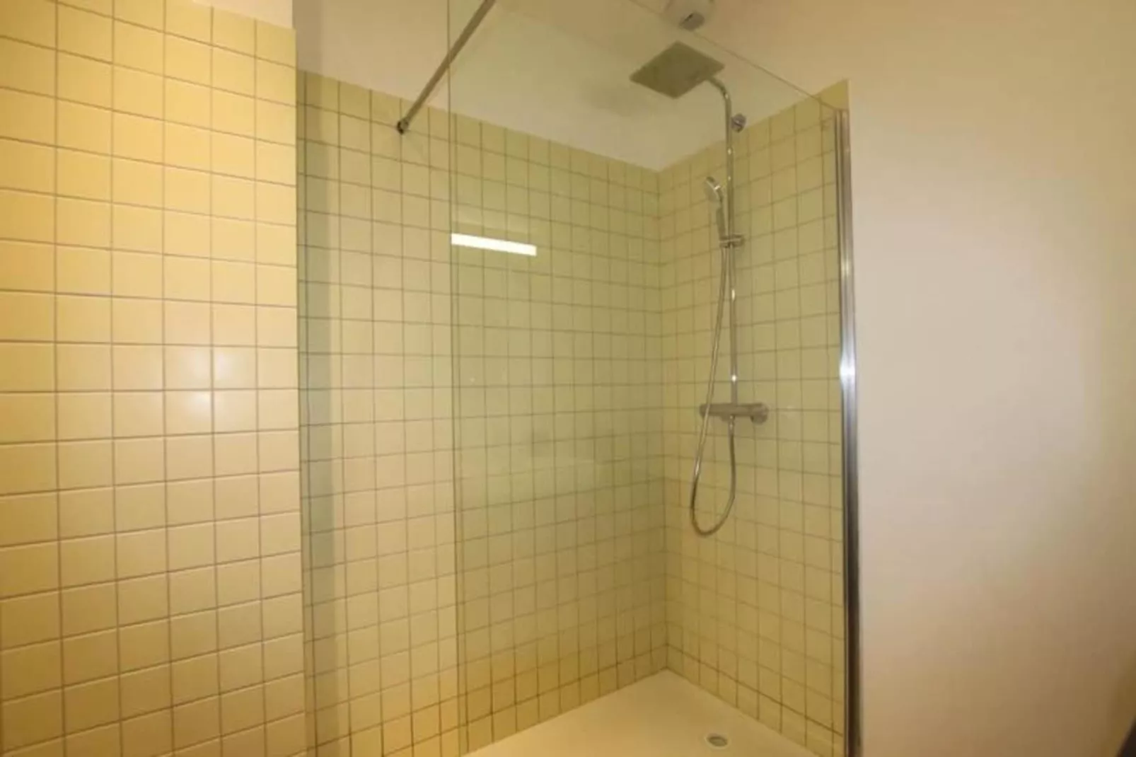 Charmant Et Rayonnant Appartement De 55 M&sup2; Situ&eacute; Dans Le Coeur De Bordeaux-Woonkamer