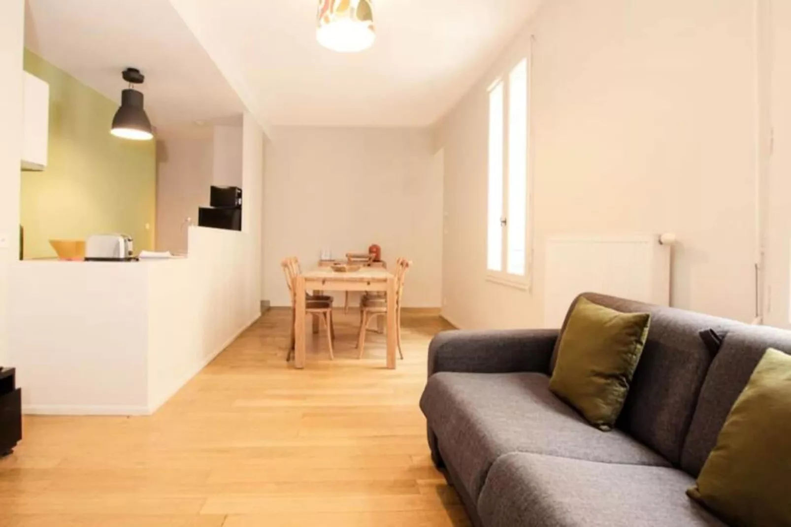 Superbe T2 Aux Prestations De Qualit&eacute; Au Jardin Public Pour 4 Personnes-Woonkamer