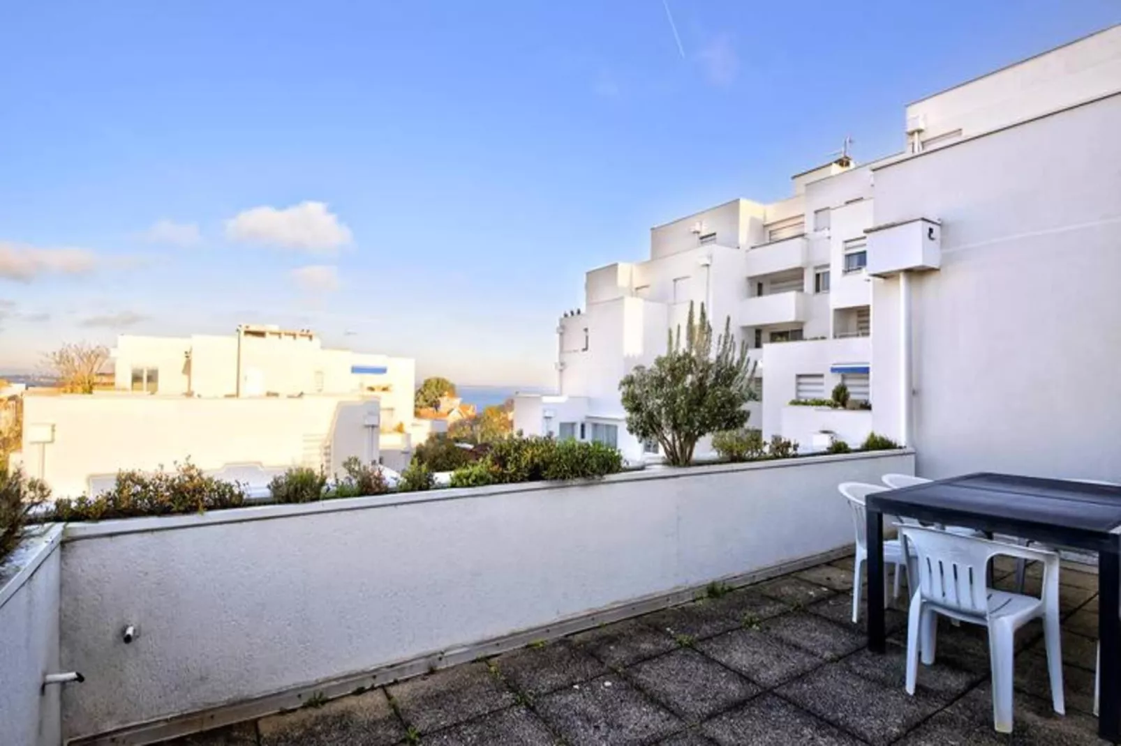 Résidence Les Perlières-Buitenkant zomer