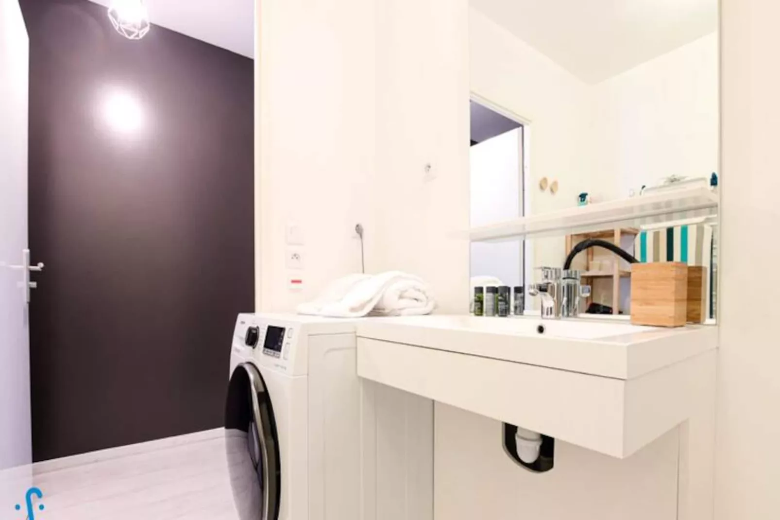 Appartement Charmant Et Moderne Pour 4 Avec Parking, Proche Cit&eacute; Du Vin-Image-tags.