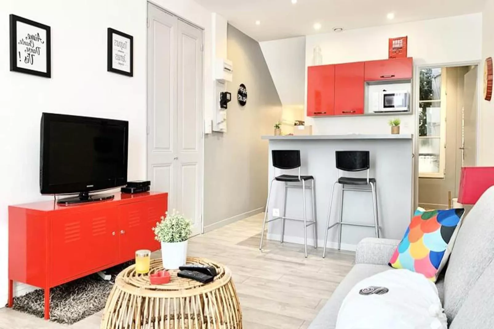 | Petit Paris 💋 | Studio Calme Tout &eacute;quip&eacute;-Woonkamer