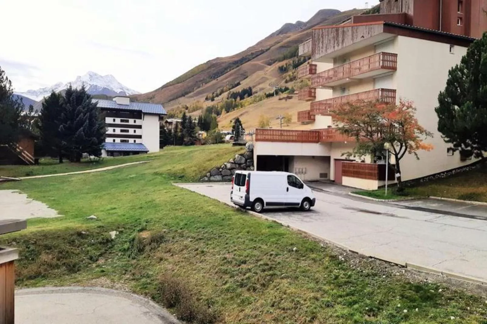 Résidence Sappey-Buitenkant zomer