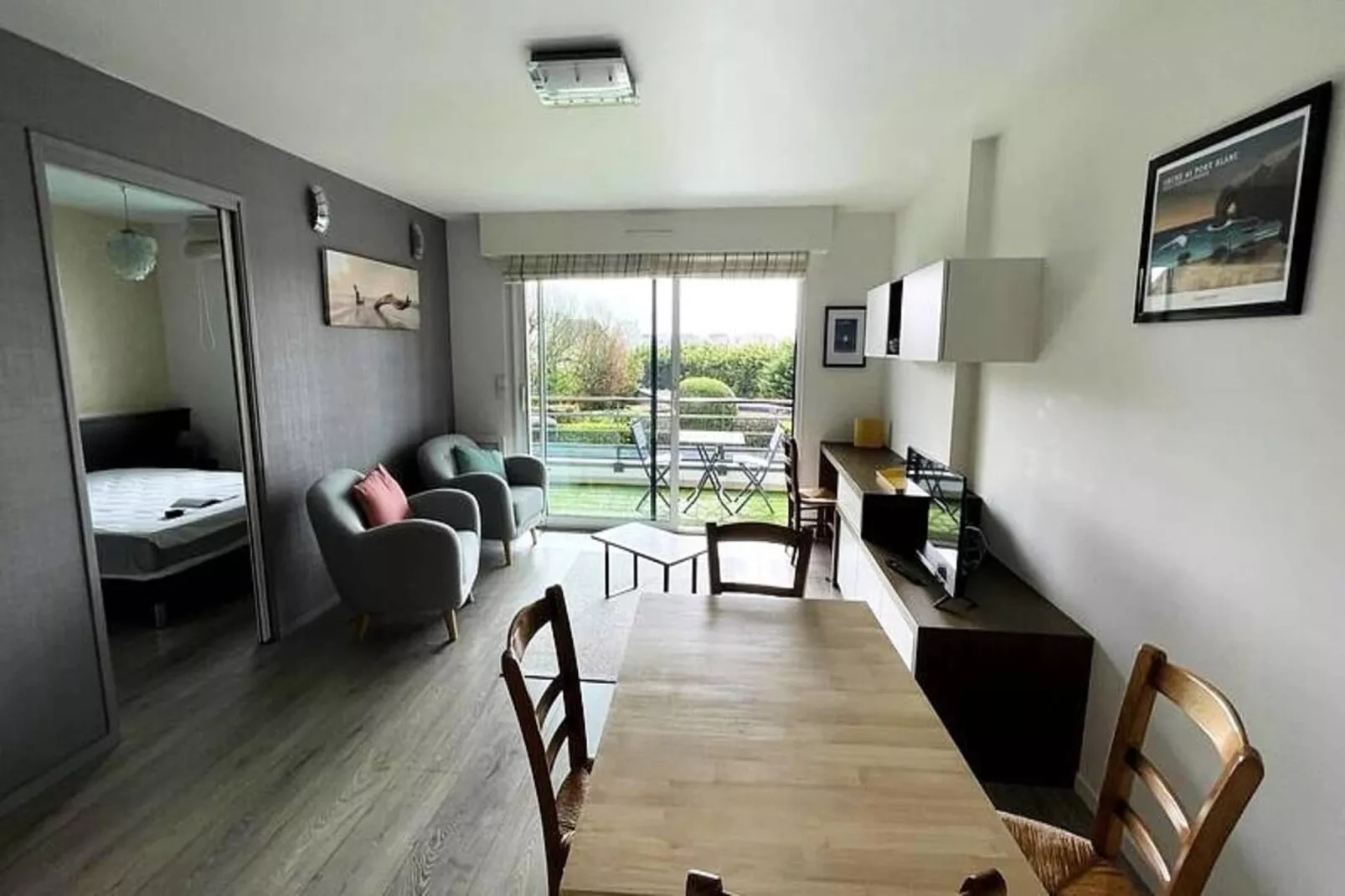 Résidence Bel Appartement En R&eacute;sidence Centre Ville  Avec Parking Class&eacute; 3*-Eetkamer