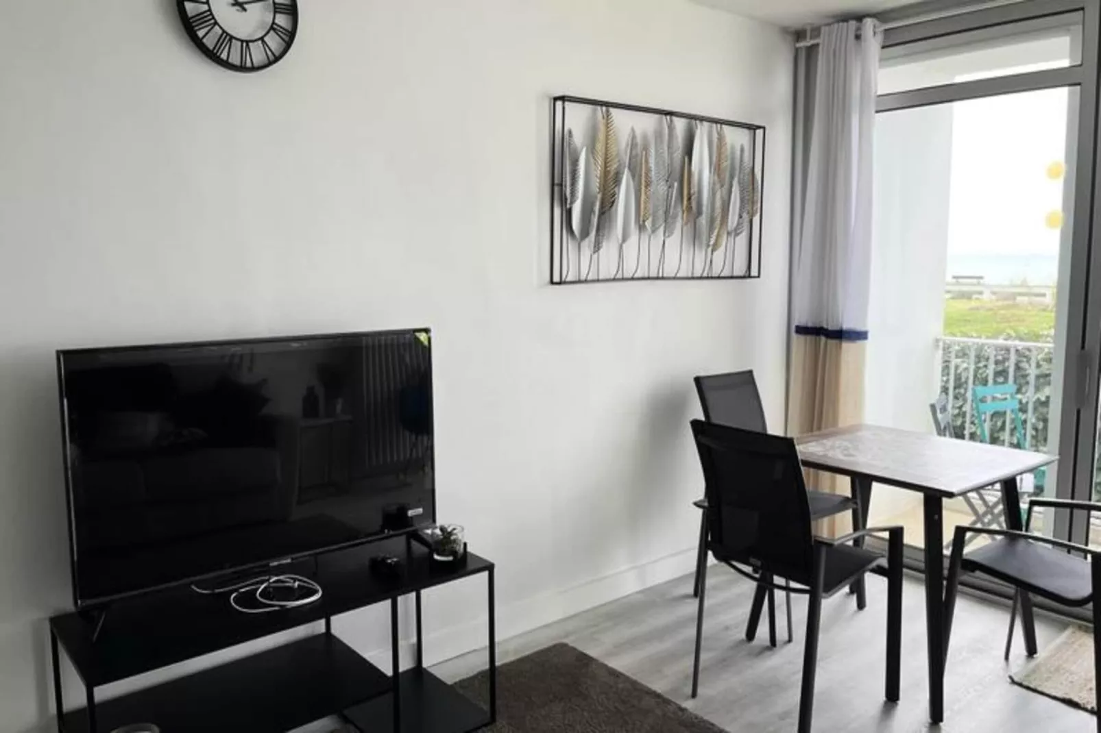 Résidence Vue Sur Les 3 &icirc;les Pr&ecirc;t De La  Thalasso-Woonkamer