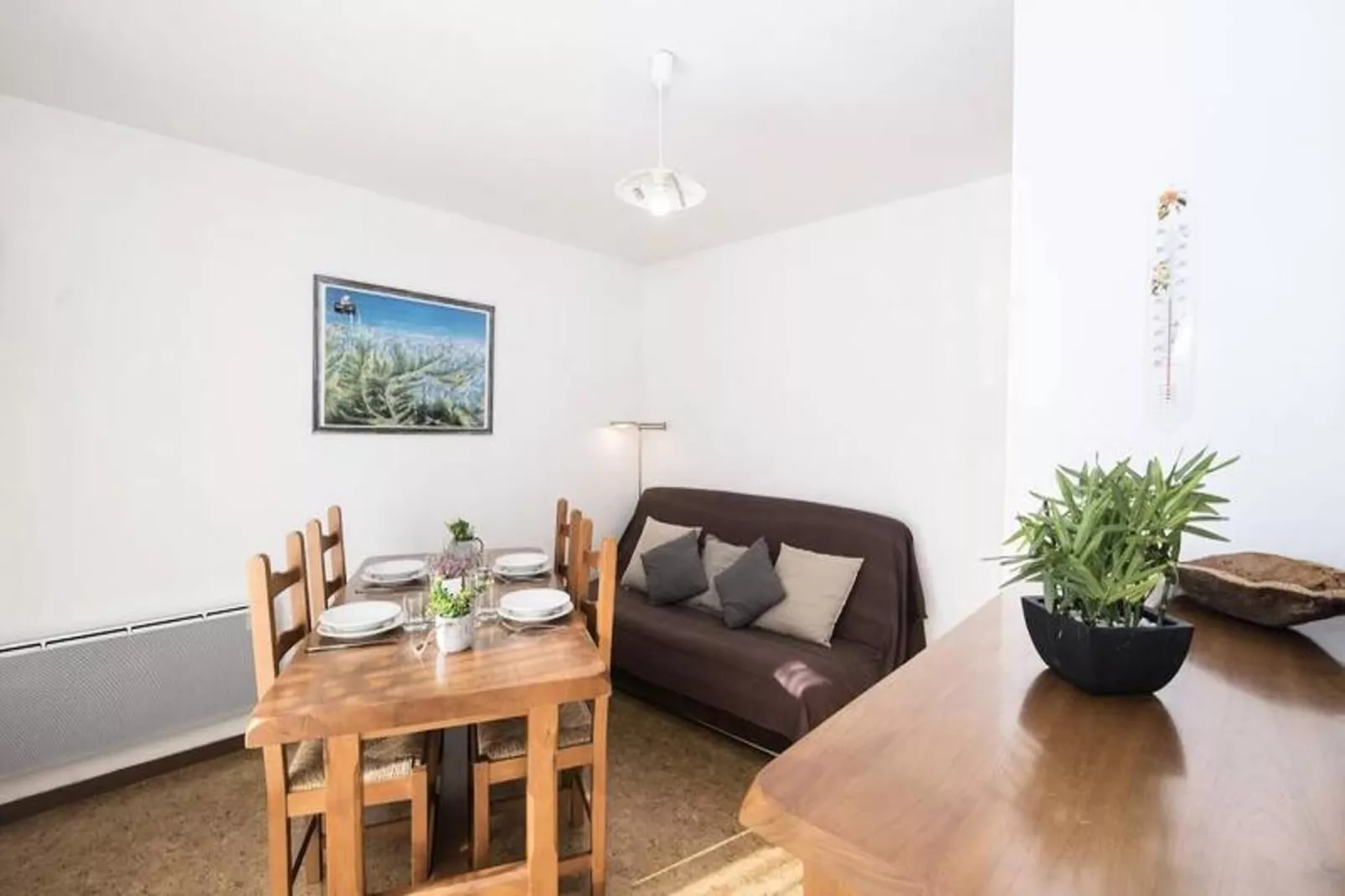 Résidence H.th.ii:bat.6-Eetkamer