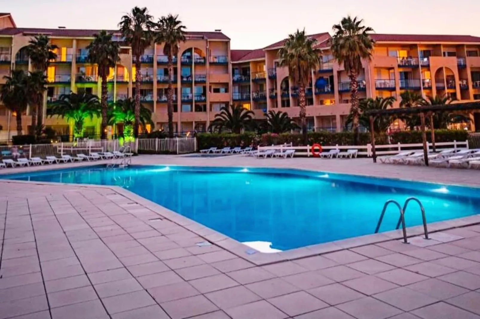 Résidence Mer & Golf Port Argelès***-Buitenkant zomer