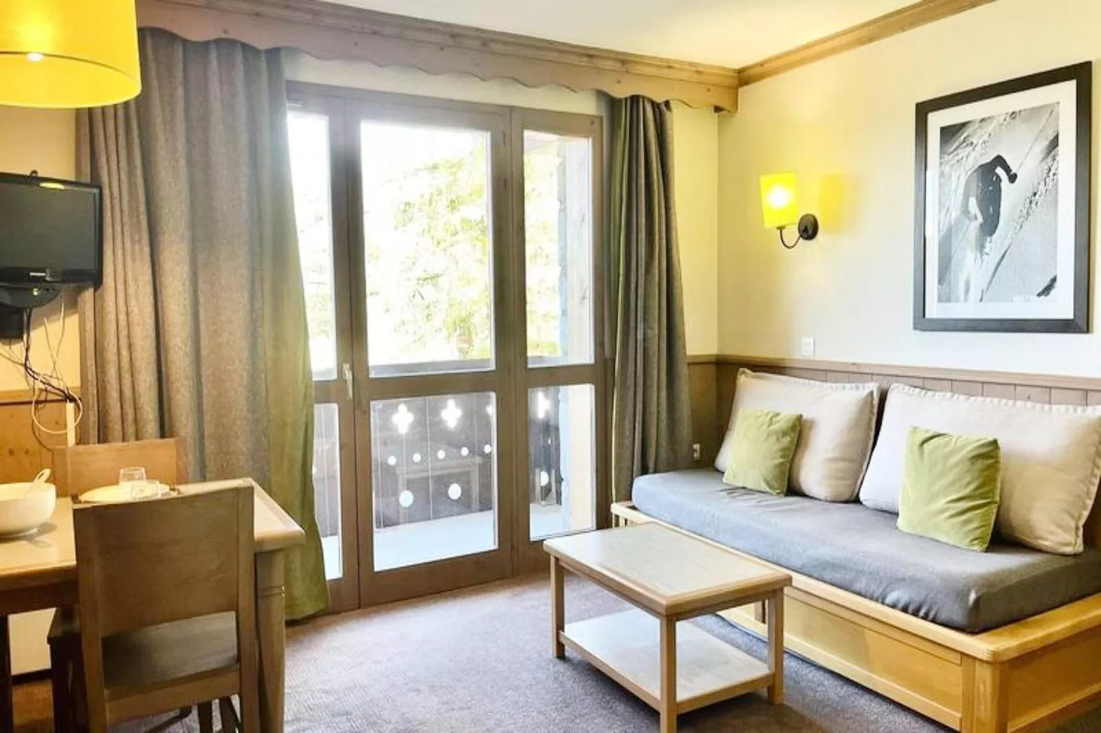 Résidence Valeriane-Uitzicht zomer