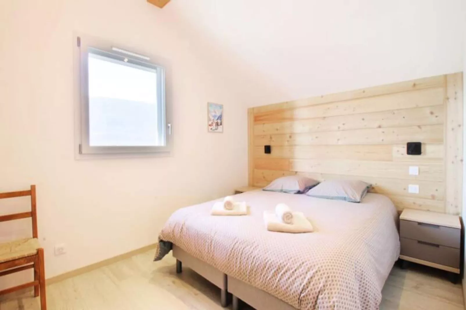 Jolie Maison Neuve Entre Villes Et Lacs-Image-tags.