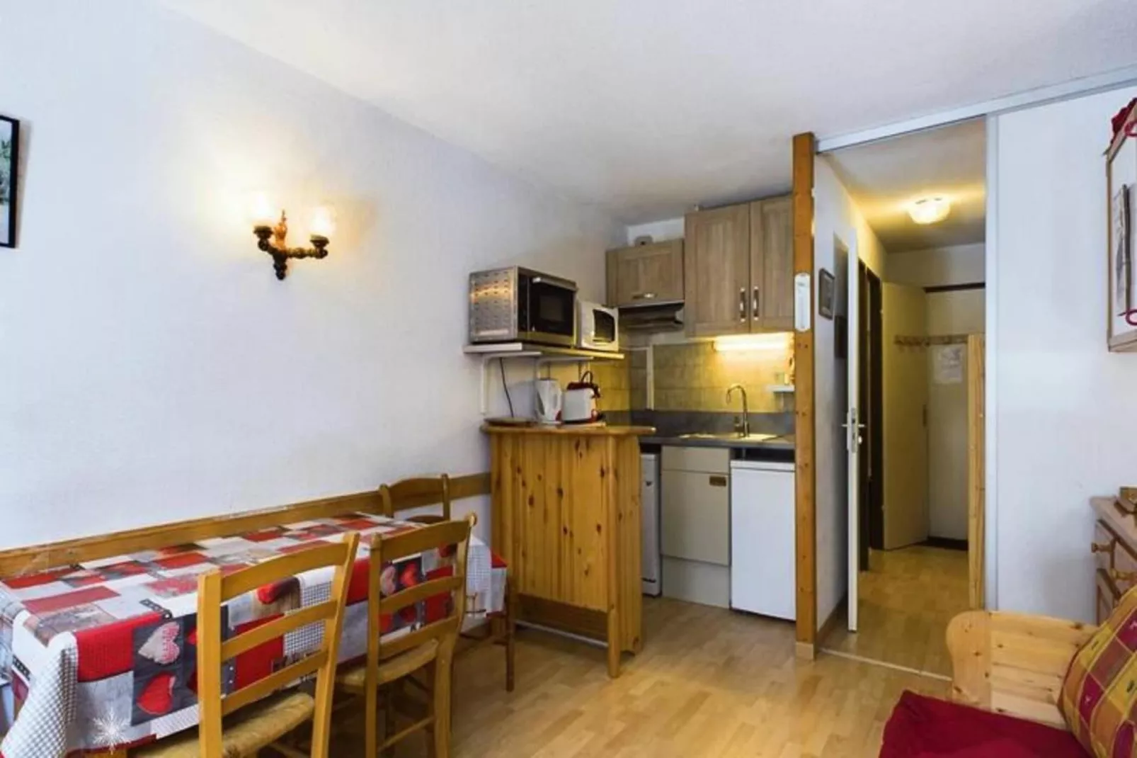 Résidence Bouquetins A-Buitenkant zomer