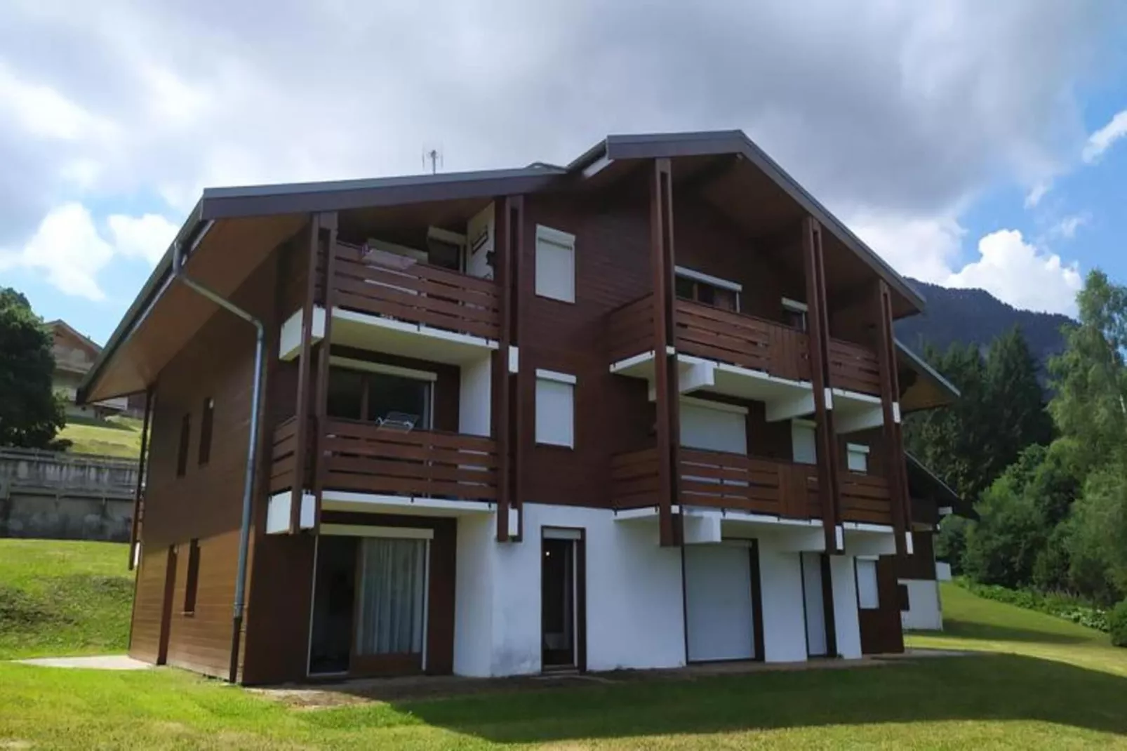 Résidence Le Bois Gentil-Buitenkant zomer