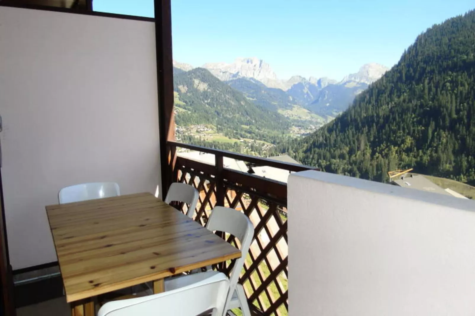 Résidence Sabaudia-Buitenkant zomer