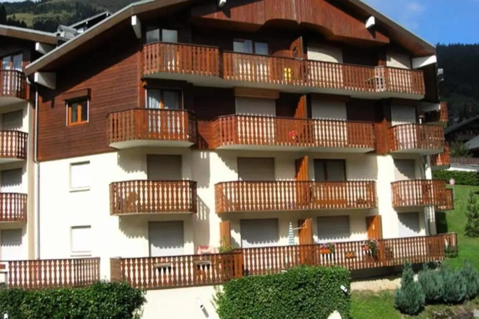 Résidence Les Jonquilles-Buitenkant zomer