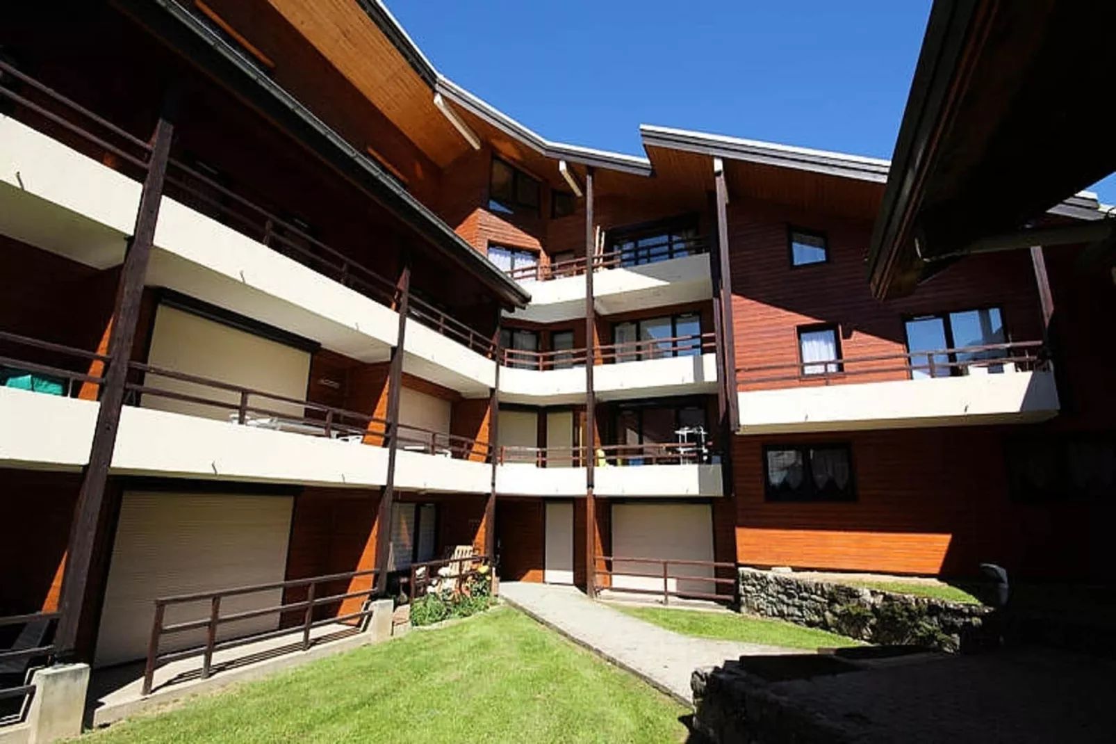 Studio à Saint Jean d'Aulps-Buitenkant zomer