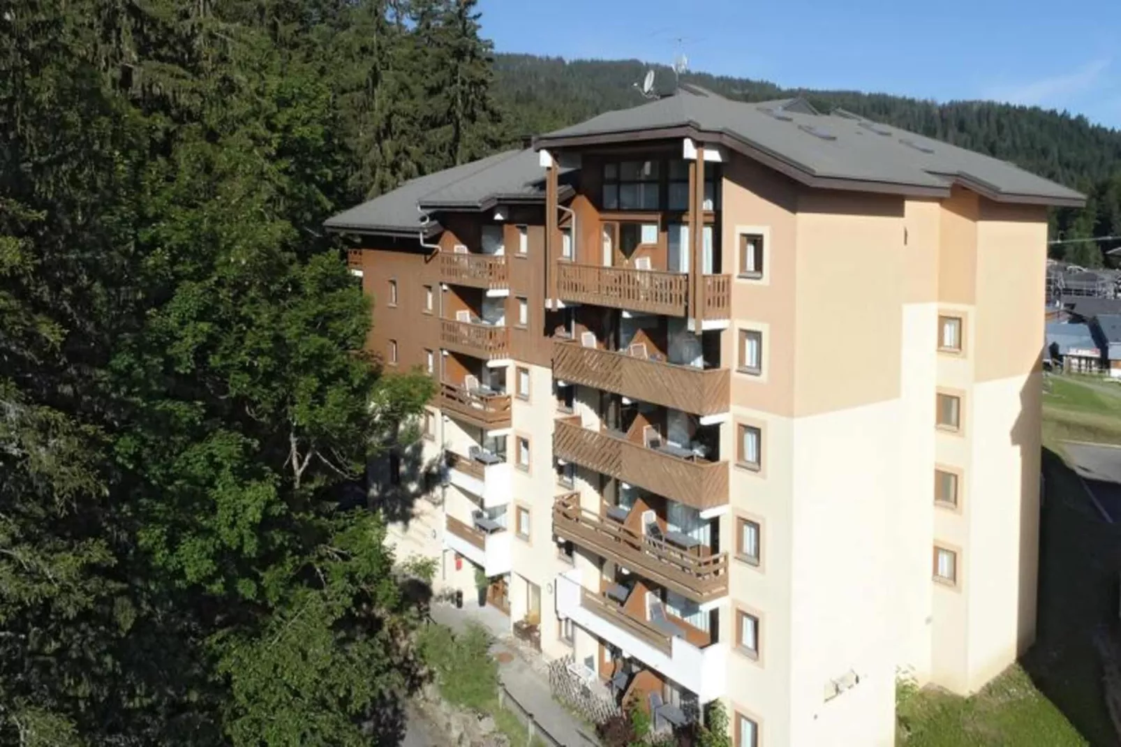 Résidence Odalys Le Buet**-Buitenkant zomer