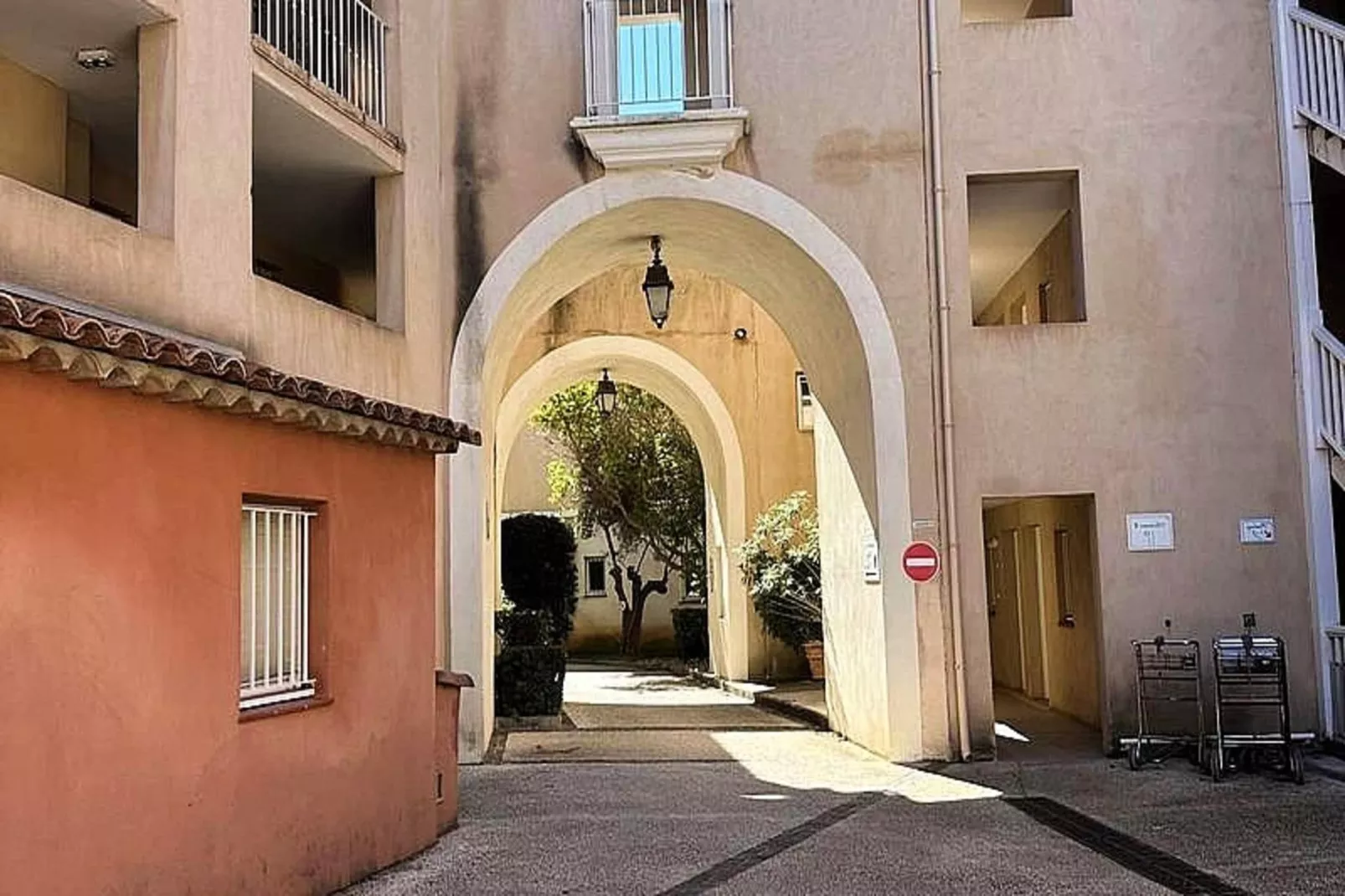 Résidence Rivages-Buitenkant zomer