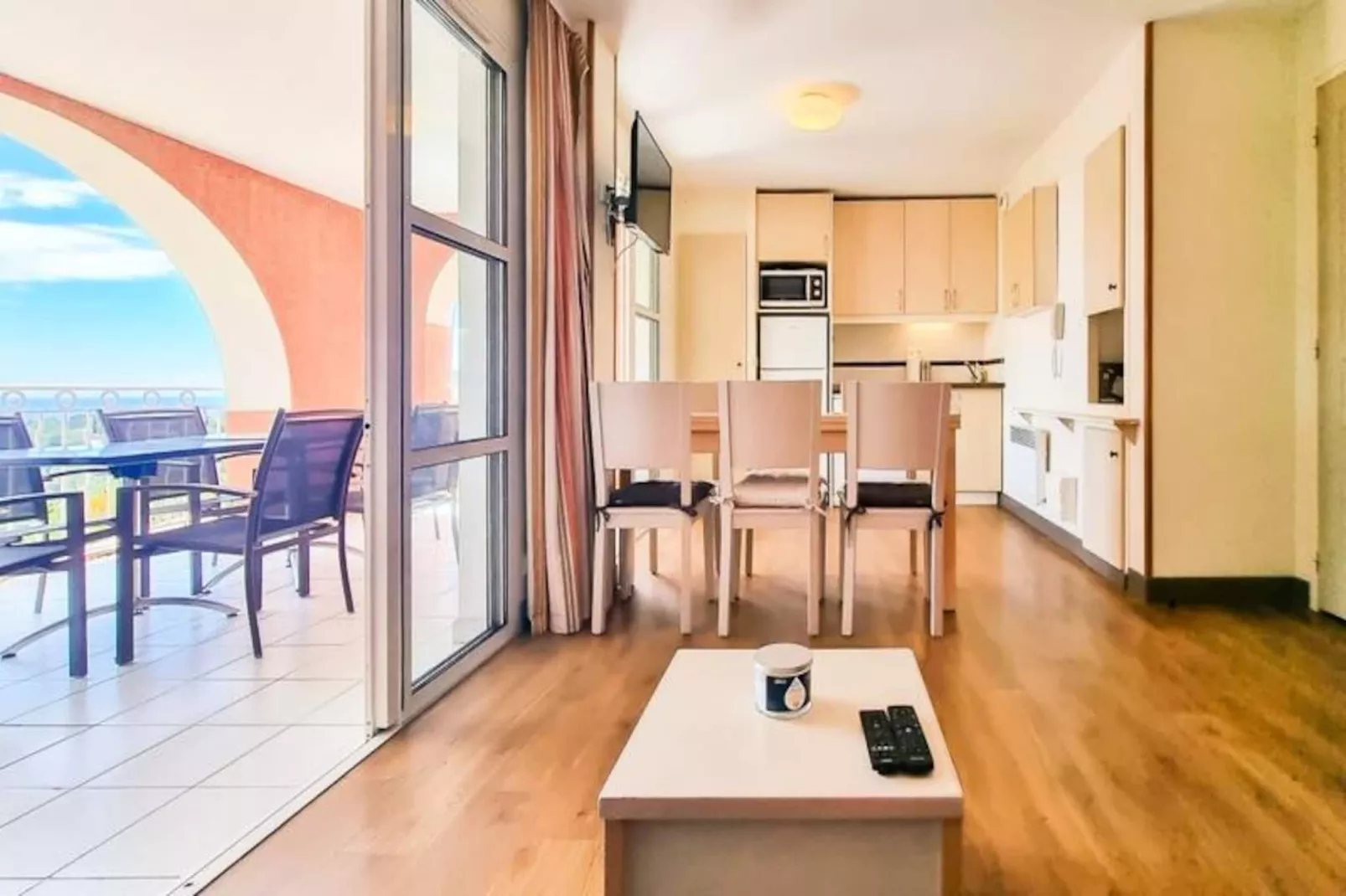 Appartement 6 Pers Vue Mer Pr&egrave;s Des Plages &agrave; Agay-Image-tags.