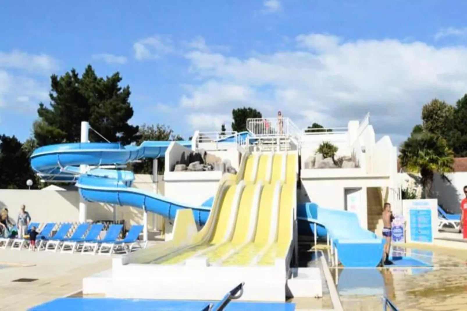 Mobil-home 4 pers. proche plage-Buitenkant zomer