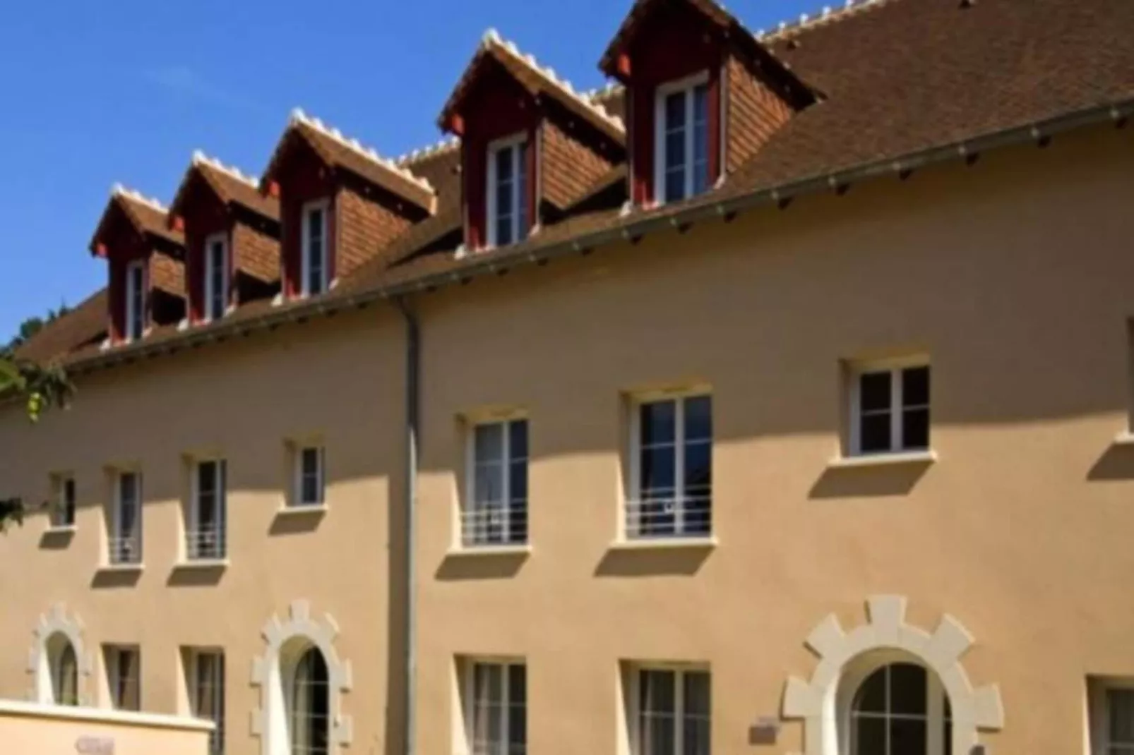 Appart'Hotel La Roche-Posay - Buitenkant zomer