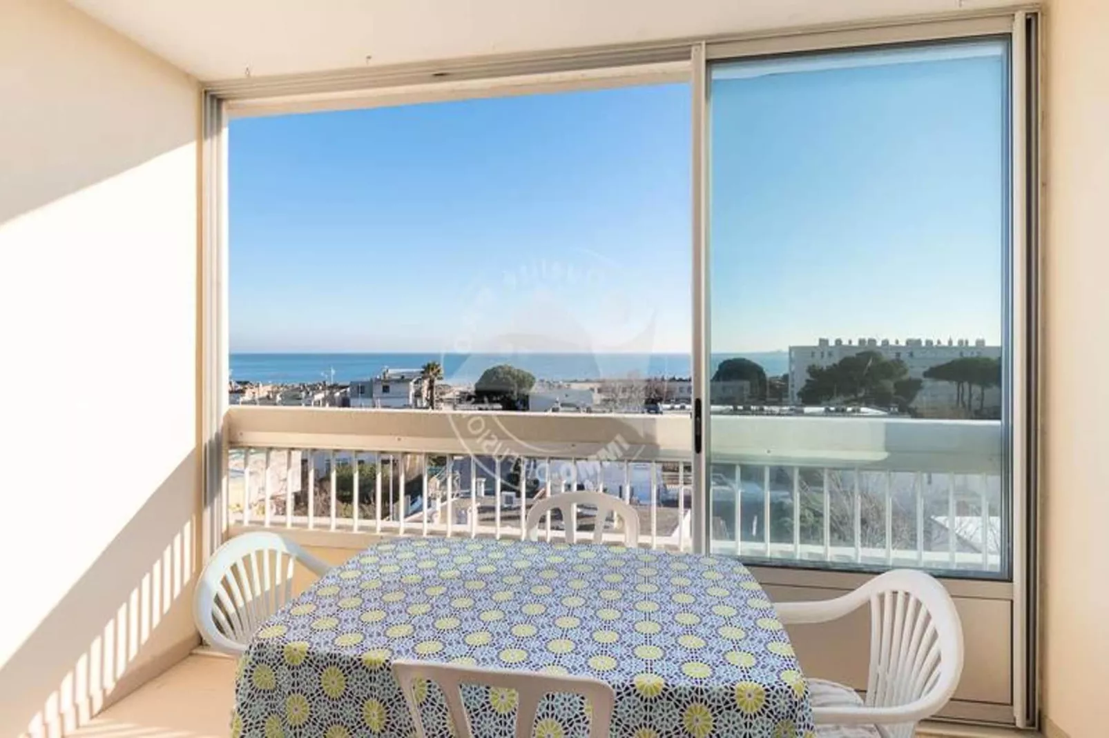 Résidence "les Tamaris"-Eetkamer