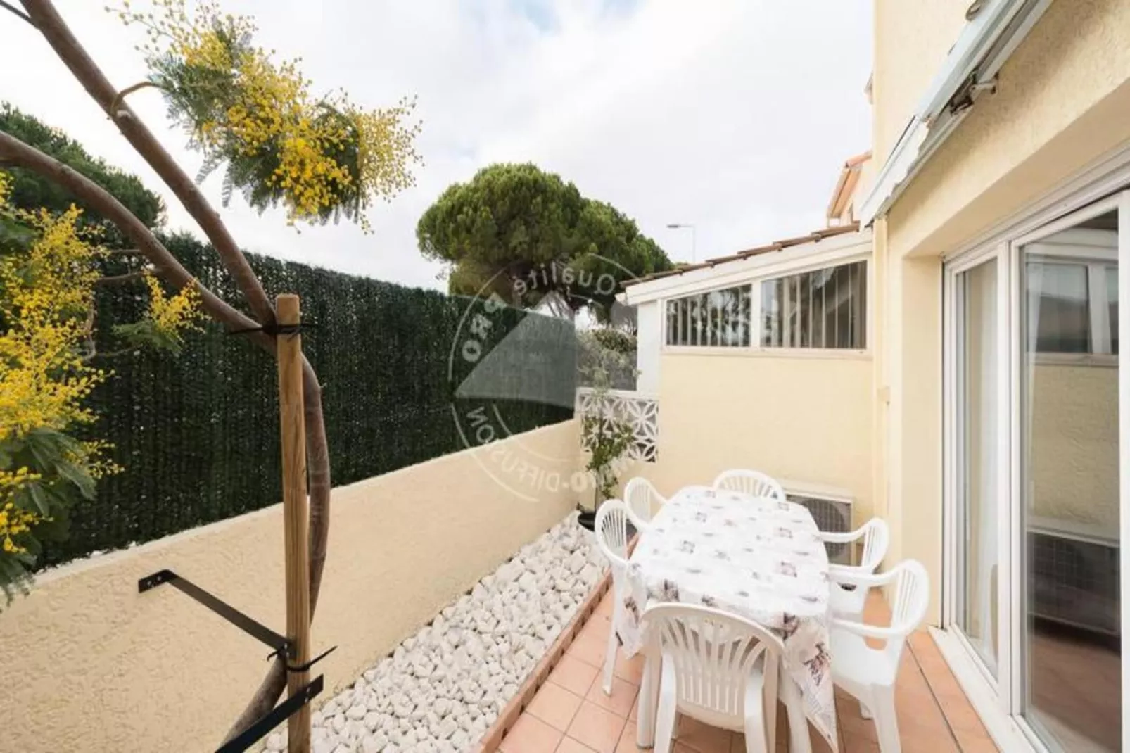 Résidence Impasse Des Lucines-Eetkamer