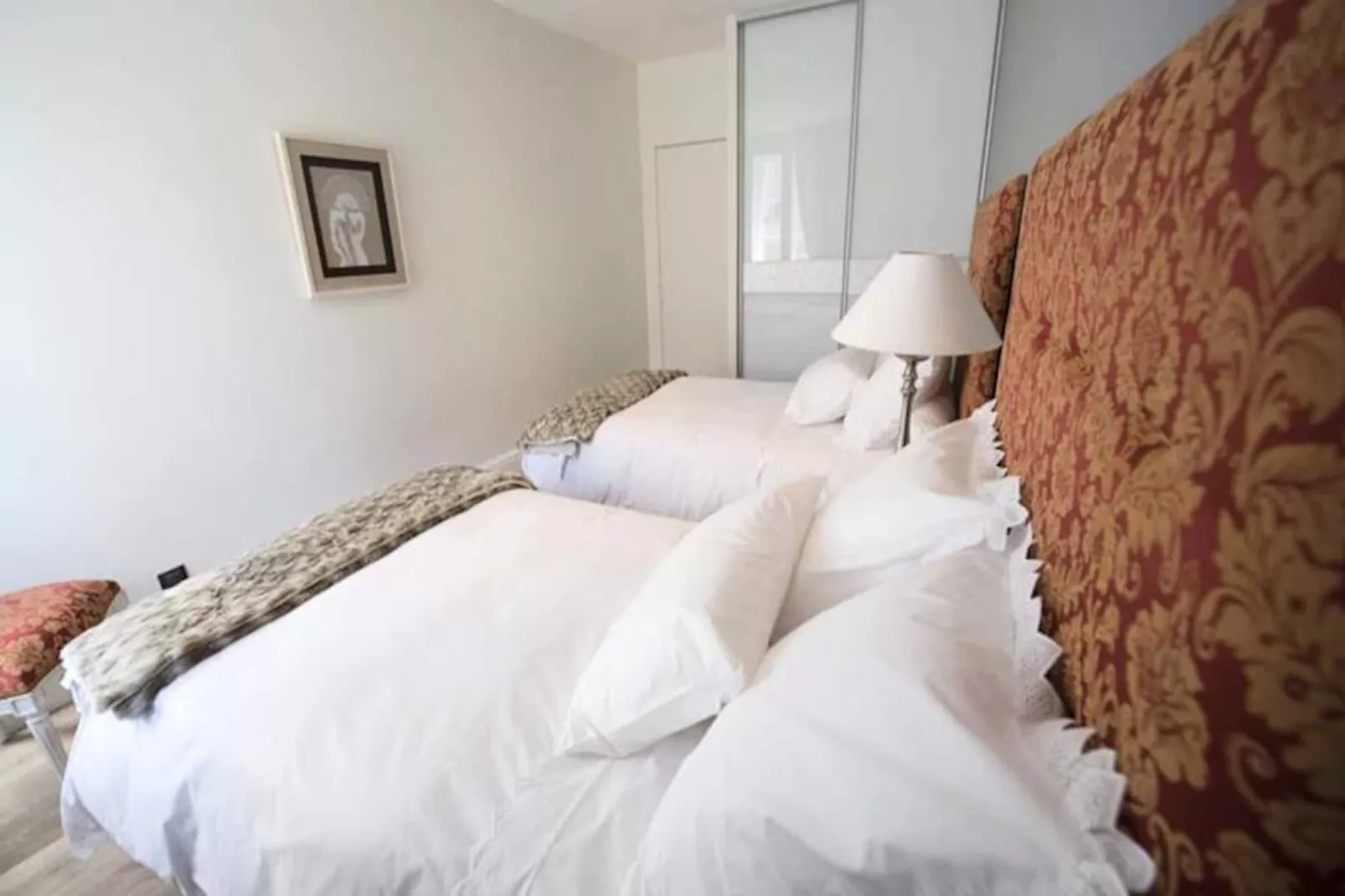 Superbe Appartement De 2 Chambres Au C&oelig;ur Du Quartier Gambetta-Image-tags.