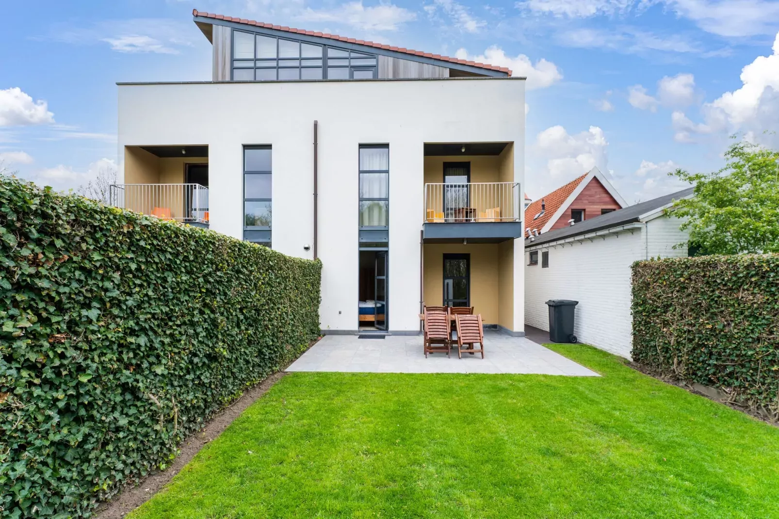 Stormvogel 1-Buitenkant zomer