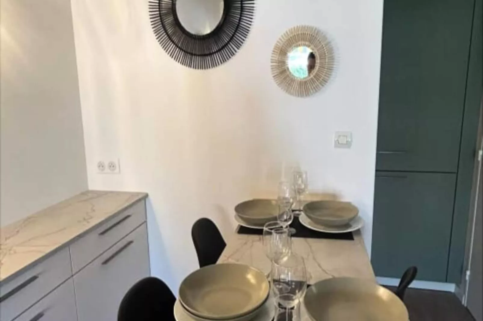 La Coquette En Bord De Plage-Image-tags.