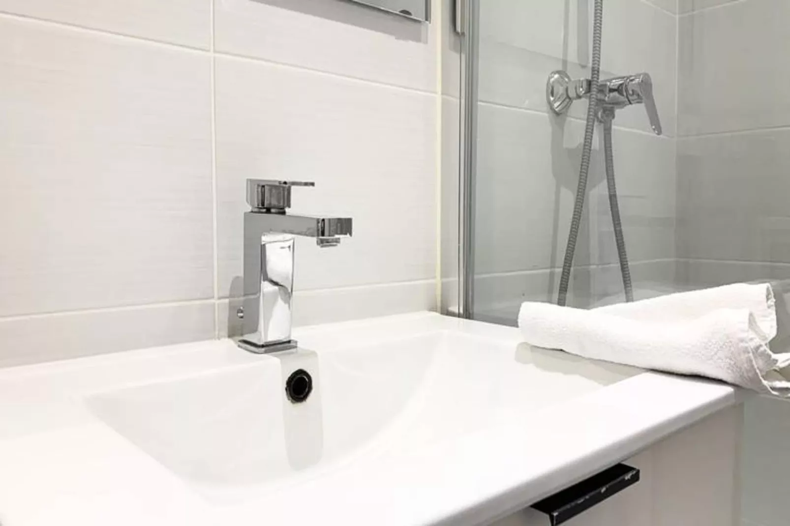 | Light Pink |t2 Proche Jaur&egrave;s, Estacade | Lumineux 🦩-Badkamer