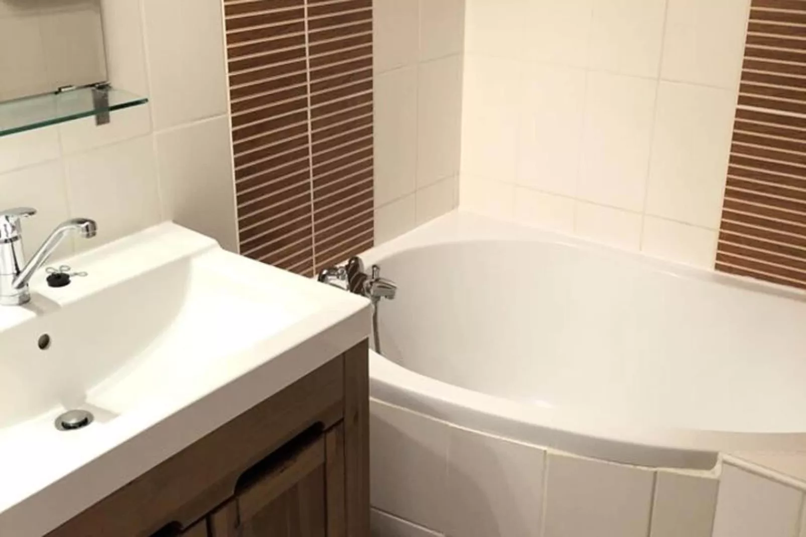 Résidence Saint Bernard-Badkamer